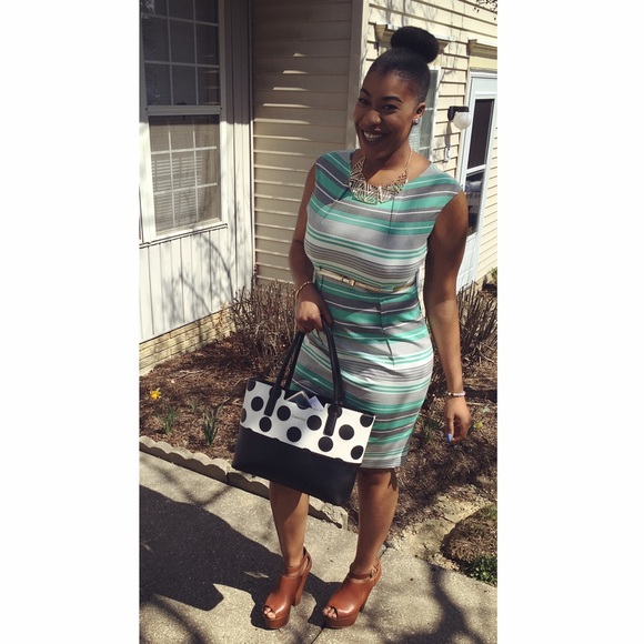 Meet Your Posher(s) 🌸 - Picture 2 of 3